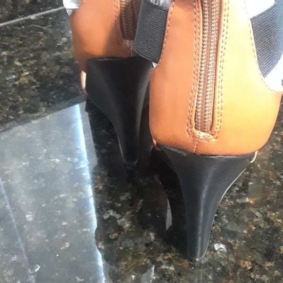 Pamela shoes 8.5 - Picture 2 of 8